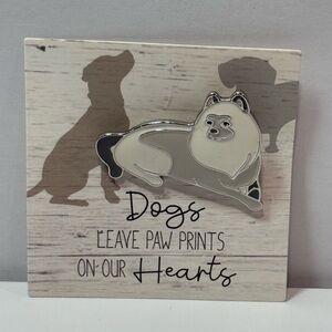 MAISON Pomeranian Spitz Enamel Dog Pin “Dogs Leave Paw Prints” New On Card New